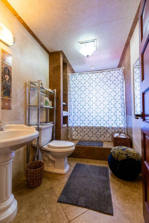 シアトル モーツアルト ゲスト ハウス Bed & Breakfast エクステリア 写真